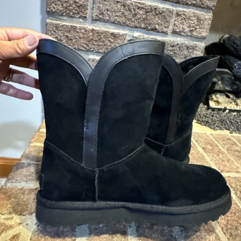 UGG Women's Classic Short Lunara Boot 1174515 Black Size 7 #636